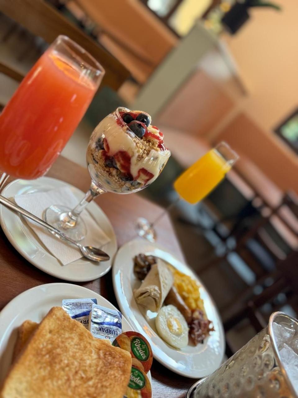Manor Hills Guest Lodge Рустенбург Екстериор снимка